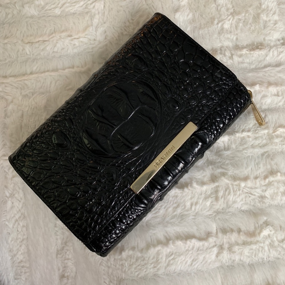 Brahmin lightly used wallet/crossbody